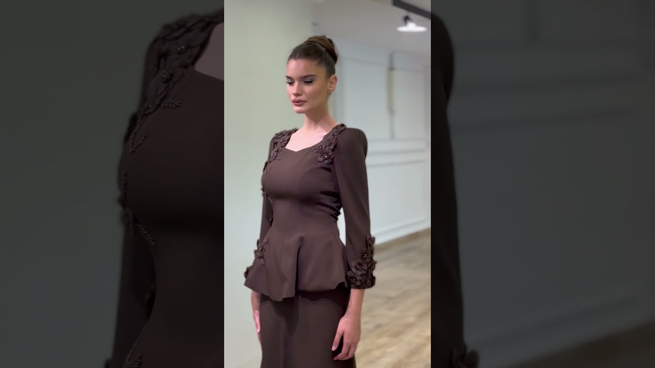 Svečani komplet sa peplumom i 3D cvetnim aplikacijama – Tamno braon | Top Style