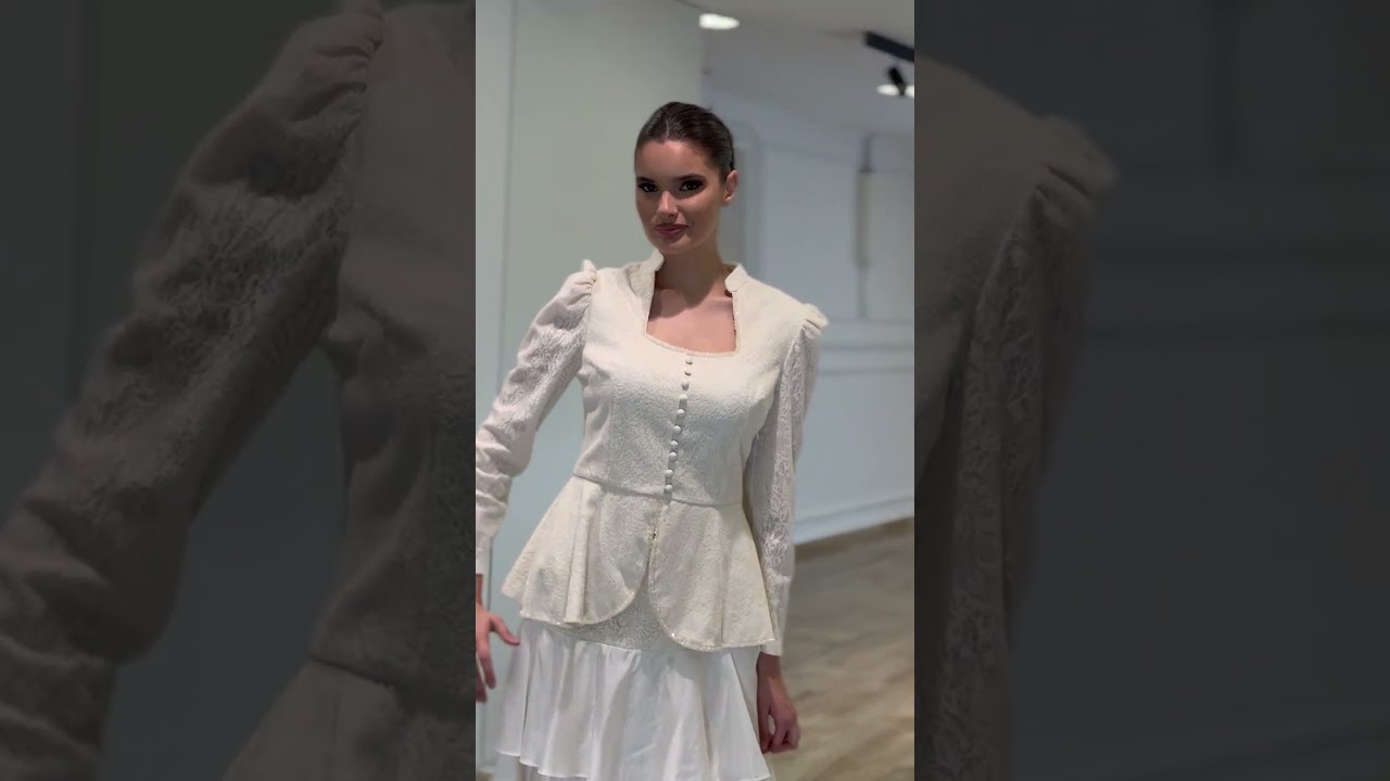 Krem komplet – čipkani sako i maksi suknja sa riševima | Top Style