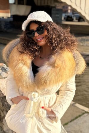 Jakna srednje dužine sa krznenom kragnom