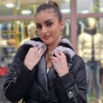 Ženska zimska jakna sa krznenom kragnom