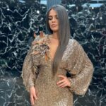 Duga haljina sa paricama i V izrezom