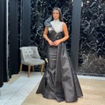 Duga balska haljina sa detaljima oko vrata