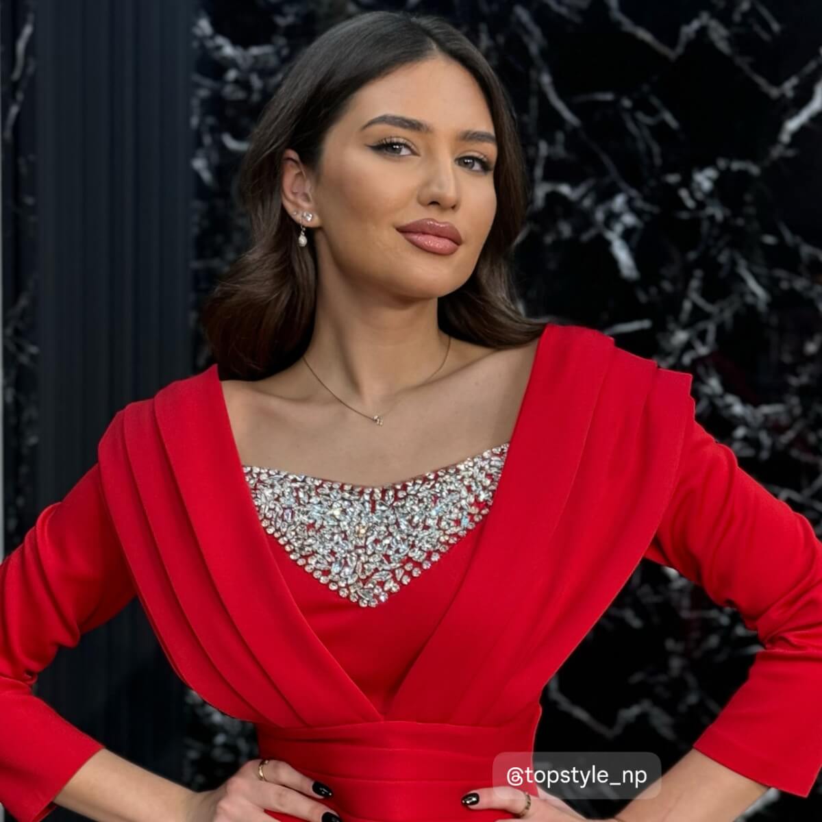 Haljina midi sa V cirkonima - Slika 5