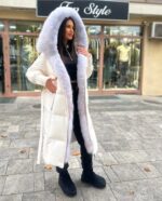Duga perjana jednobojna parka sa prirodnim krznom