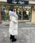 Duga perjana jednobojna parka sa prirodnim krznom