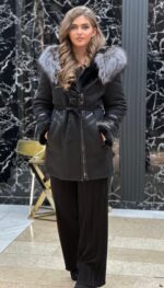 Monton sa sivim krznom