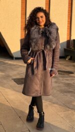 Sivi monton sa krznom od lisice