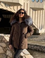 Braon perjana jakna sa prirodnim sivim krznom