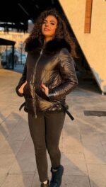 Kratka perjana crna jakna