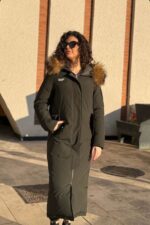 Duga sportska jakna s prirodnim krznom na kapuljači