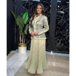 Plisirana haljina kratkih rukava sa sakoom