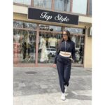 Teget trenerka crop duks i duboki donji deo