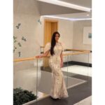 Duga haljina ručni rad sirena kroj sa perjem