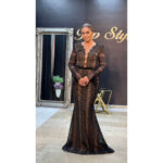 Duga crna čipkasta haljina sa bež postavom