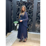 Midi plisirana teget haljina sa pojasom