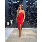 Kratka korset haljina sa podesivim cvetnim brošem