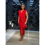 Crvena midi haljina sa zlatnim dugmićima