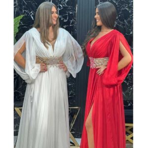 Haljina s dugim izrezanim rukavima i naglašenim strukom