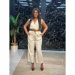 Bež komplet sa braon pojasom