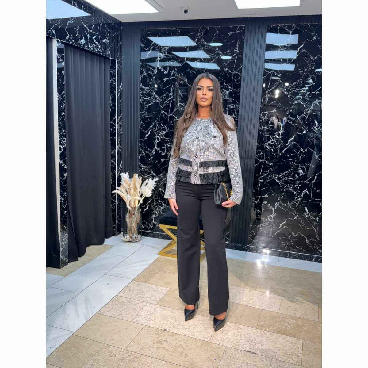 Tvid komplet sa crnim pantalonama