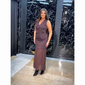 Elegantni komplet sa prslukom i plisiranom suknjom