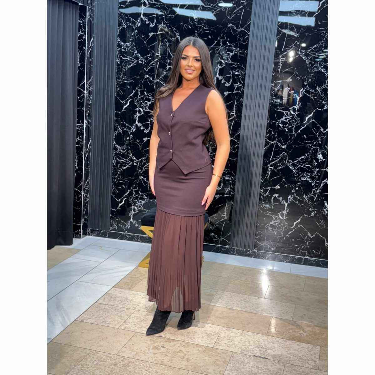 Elegantni komplet sa prslukom i plisiranom suknjom