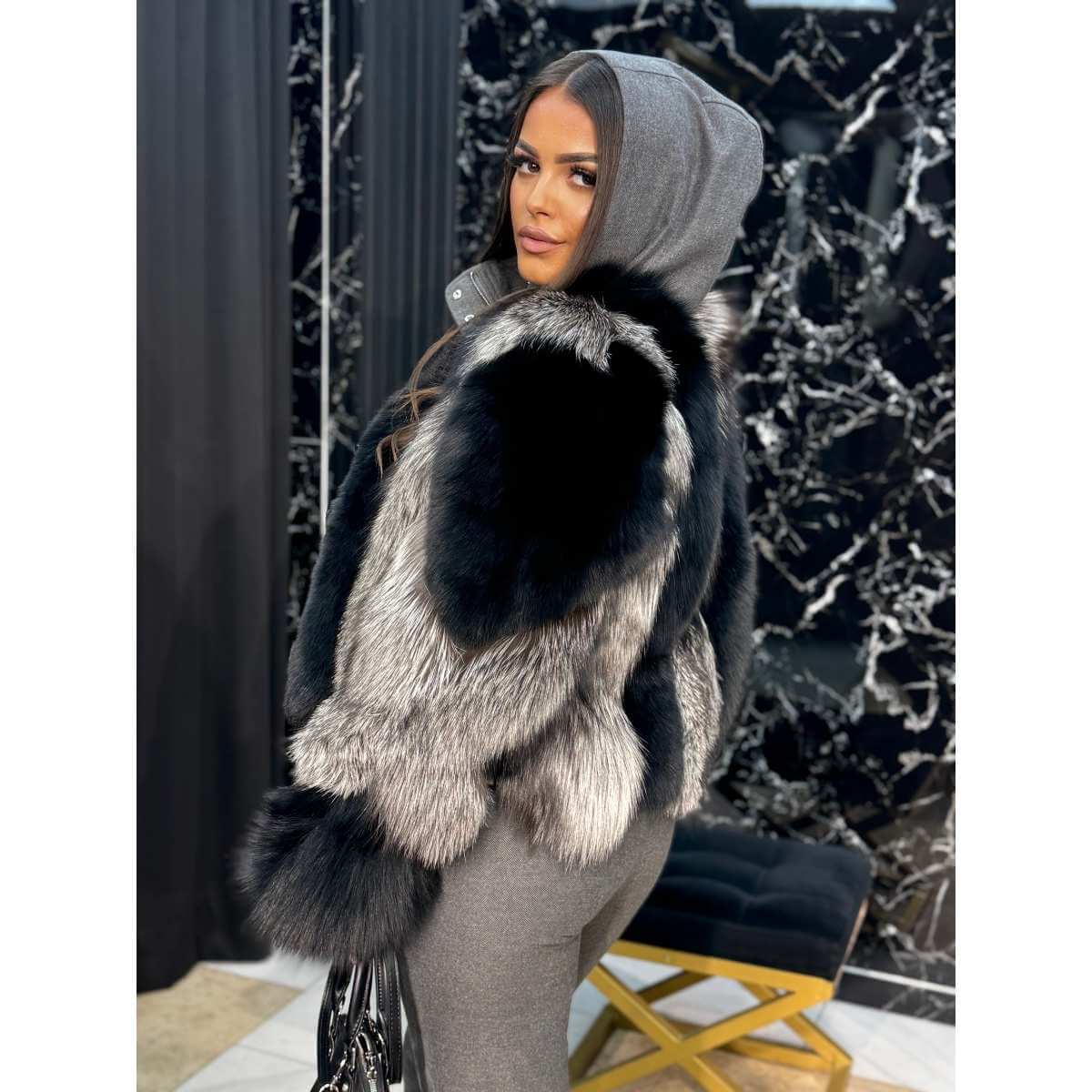 Kratka dvobojna bunda od prirodnog krzna lisice