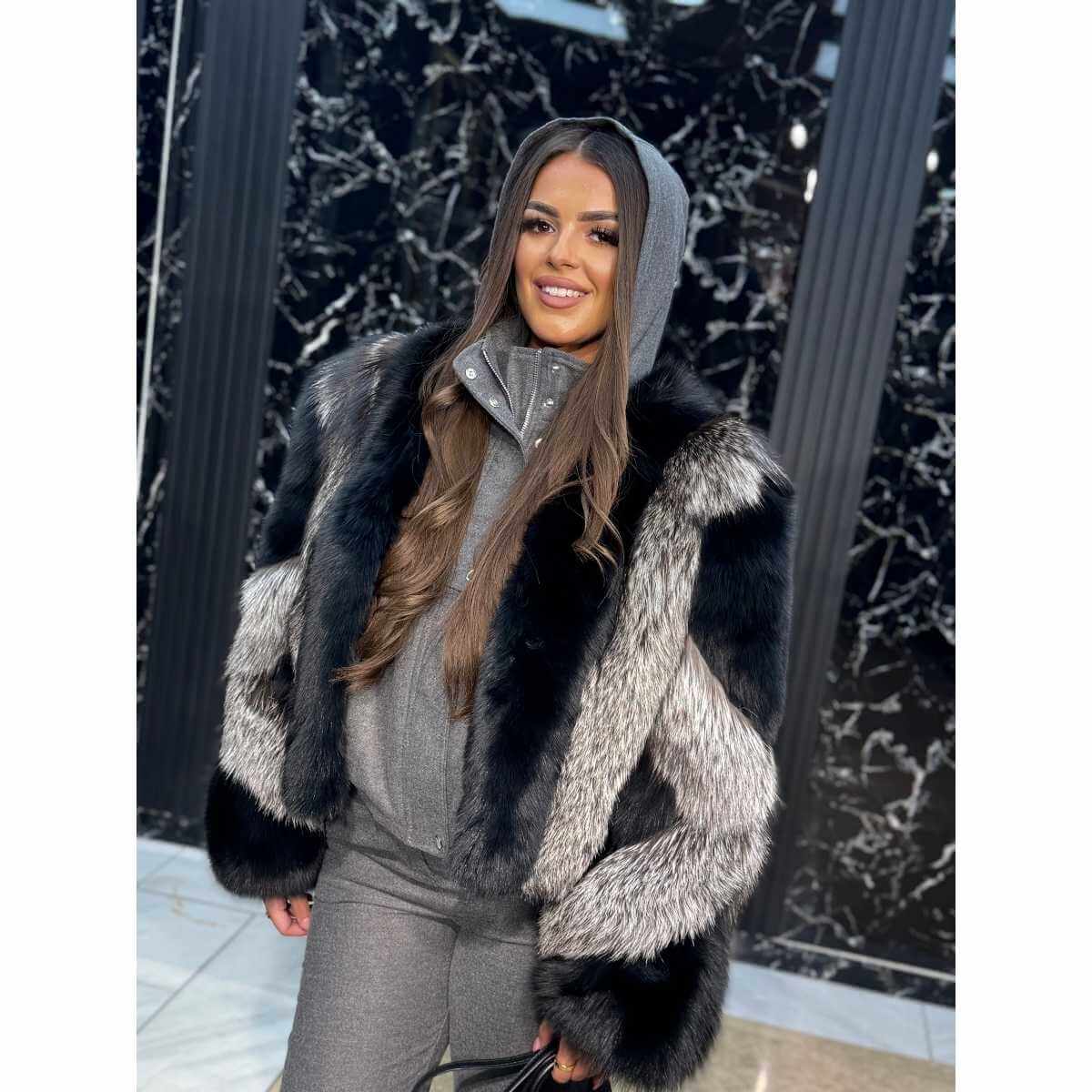 Kratka dvobojna bunda od prirodnog krzna lisice