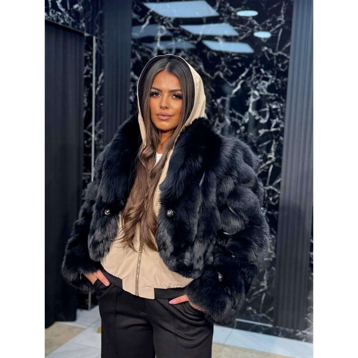 Bundica od prirodnog krzna sa magnetnim kopčanjem