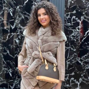 Dugi prsluk od prirodnog krzna zeca sa pojasom