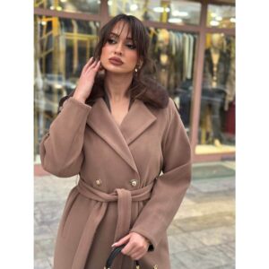 Kaput od vune sa kragnom od prirodnog krzna nerca