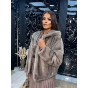 kraća bunda od nerca sa kapom