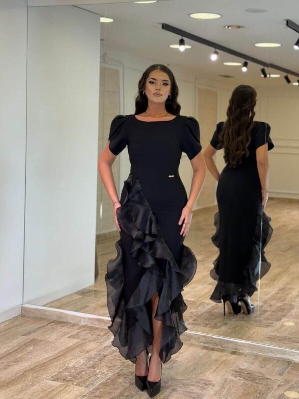 Elegantna crna midi haljina sa volanima