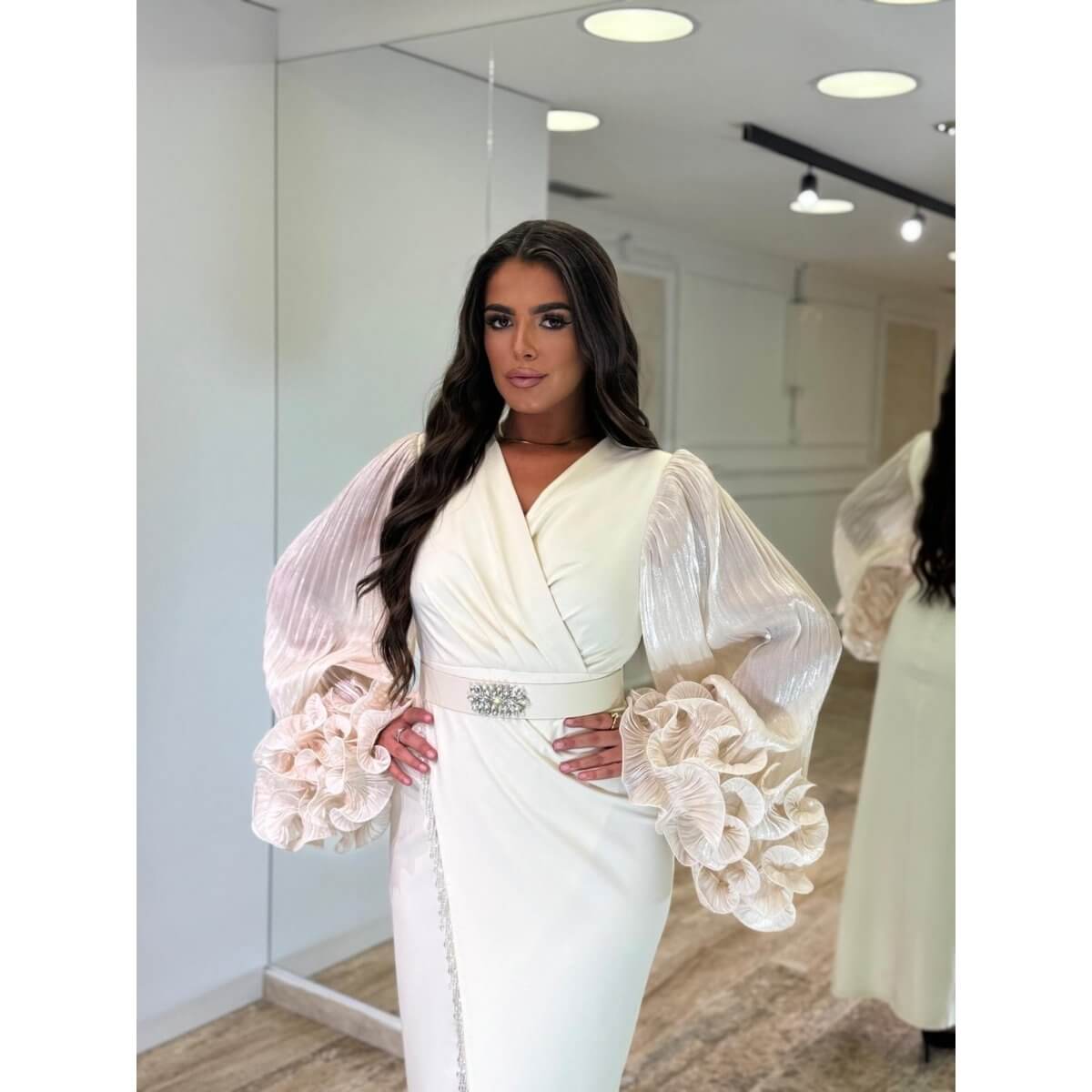 Elegantna midi haljina sa riš rukavima