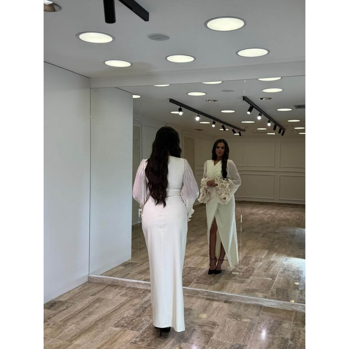 Elegantna midi haljina sa riš rukavima