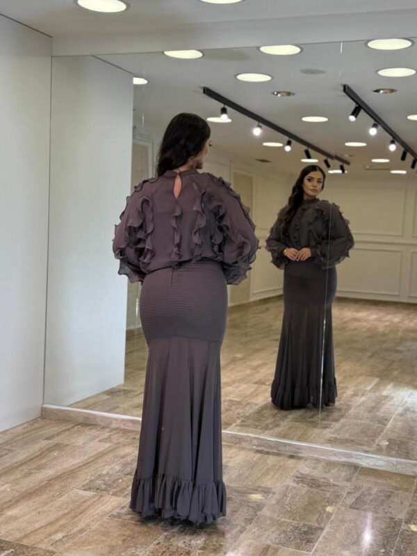 Elegantni set košulja sa karnerima i duga suknja