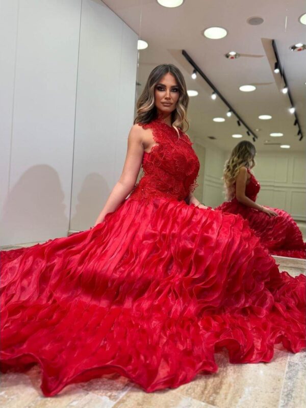 Haute couture crvena haljina