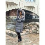 Siva zimska perjana jakna sa prirodnim krznom