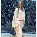 Bež satenski komplet – košulja i široke pantalone sa paricama