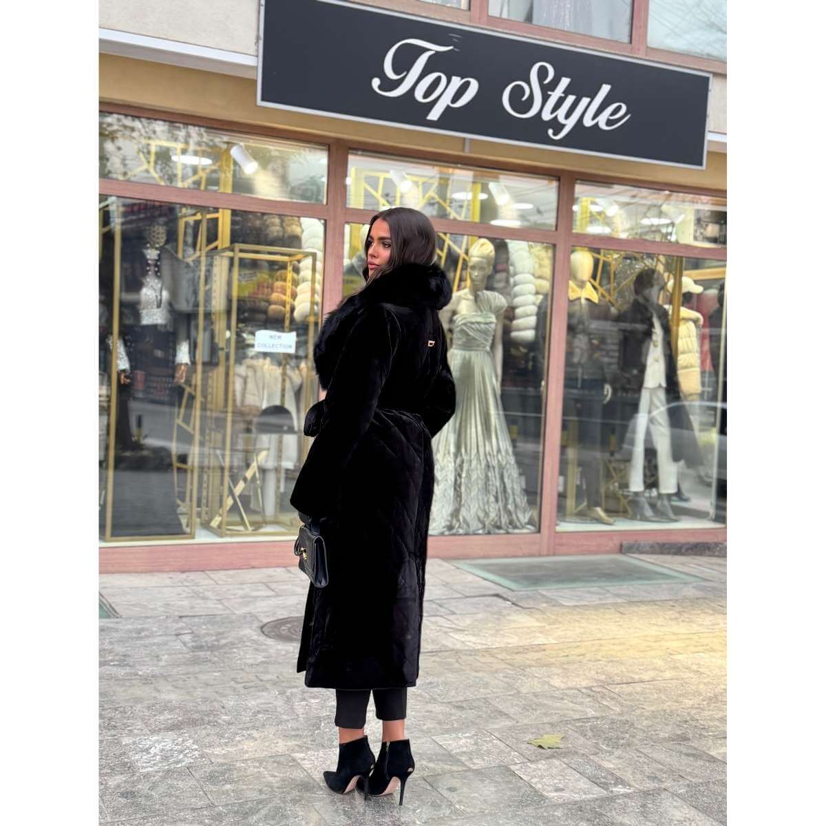 Duga elegantna ženska jakna od pliša sa luksuznim krznenim okovratnikom i pojasom