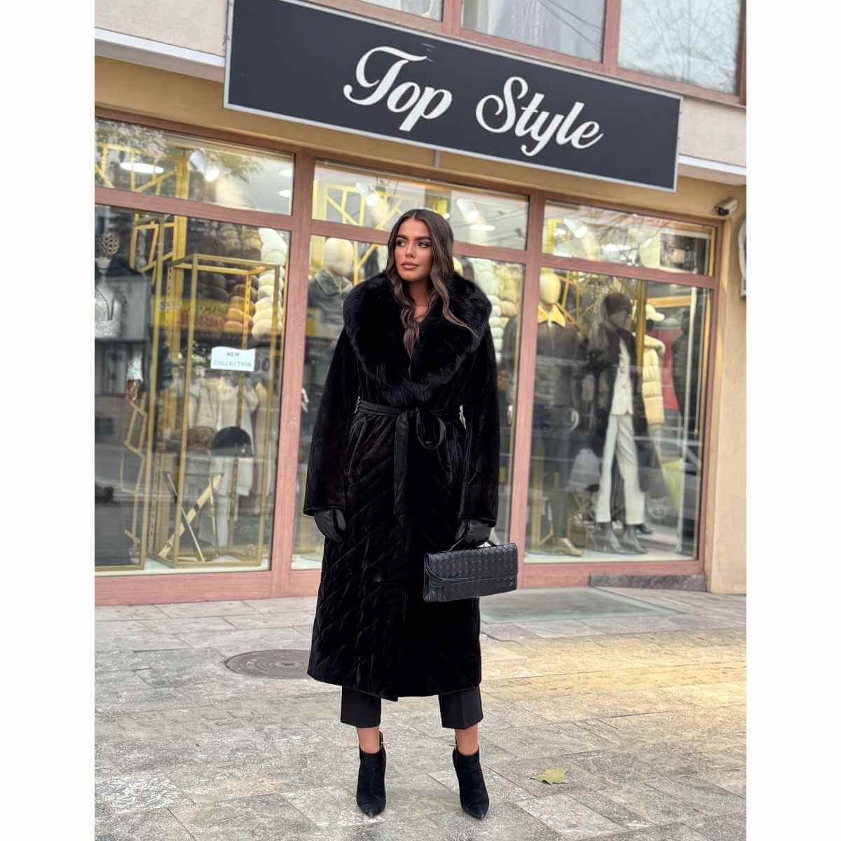 Duga elegantna ženska jakna od pliša sa luksuznim krznenim okovratnikom i pojasom