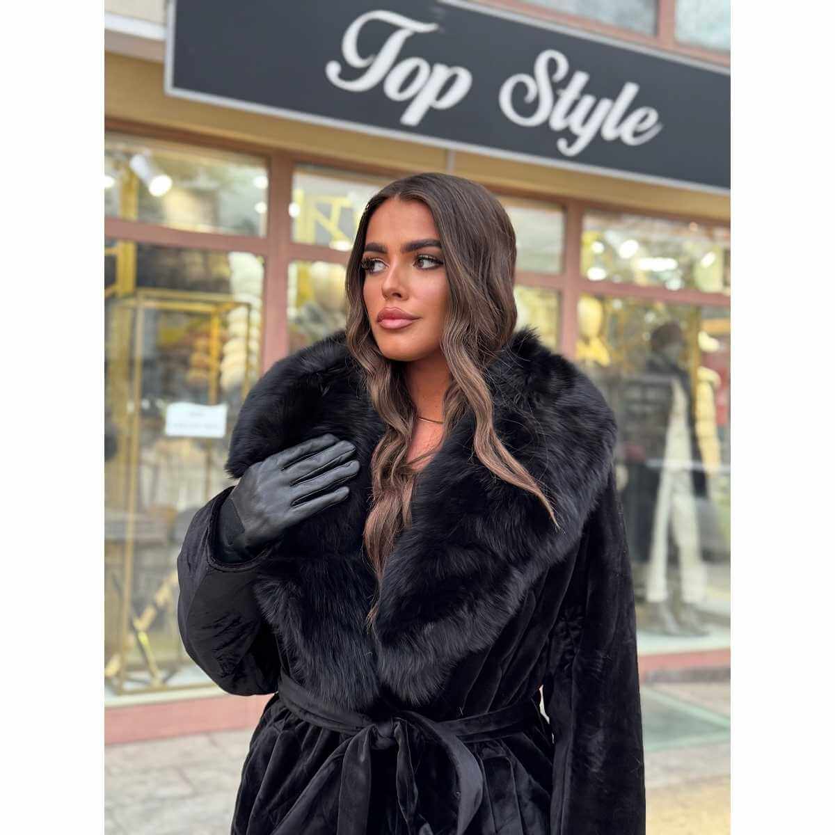 Duga elegantna ženska jakna od pliša sa luksuznim krznenim okovratnikom i pojasom