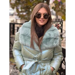 Duga elegantna ženska zimska jakna sa krznenom kragnom