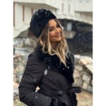 Duga elegantna ženska zimska jakna sa prirodnim krznom