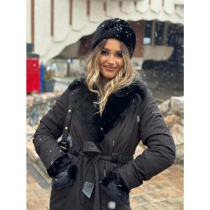 Duga elegantna ženska zimska jakna sa prirodnim krznom