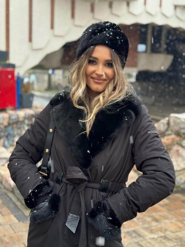 Duga elegantna ženska zimska jakna sa prirodnim krznom