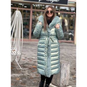 Duga elegantna ženska zimska jakna sa prirodnim krznom i pojasom