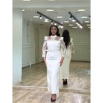 Elegantna midi haljina sa čipkastim rukavima