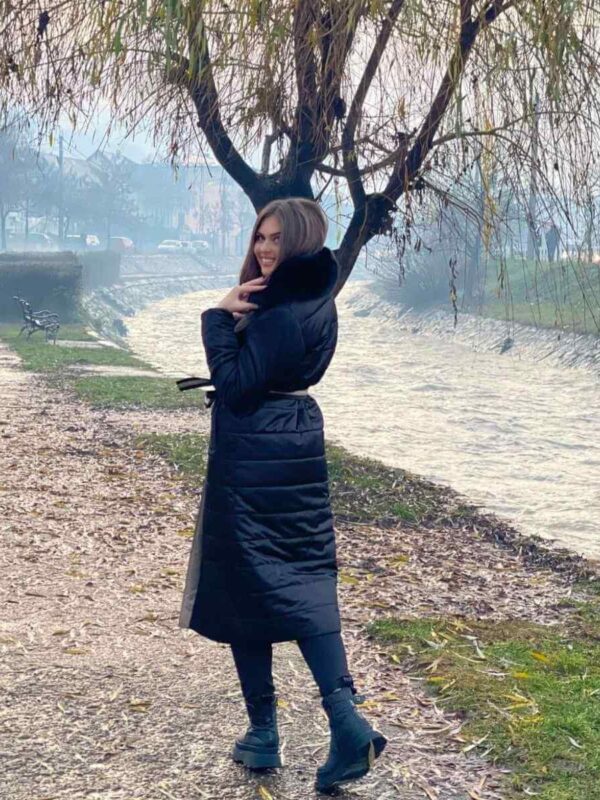 Duga zimska elegantna jakna sa kragnom od krzna lisice