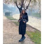 Duga zimska elegantna jakna sa kragnom od krzna lisice